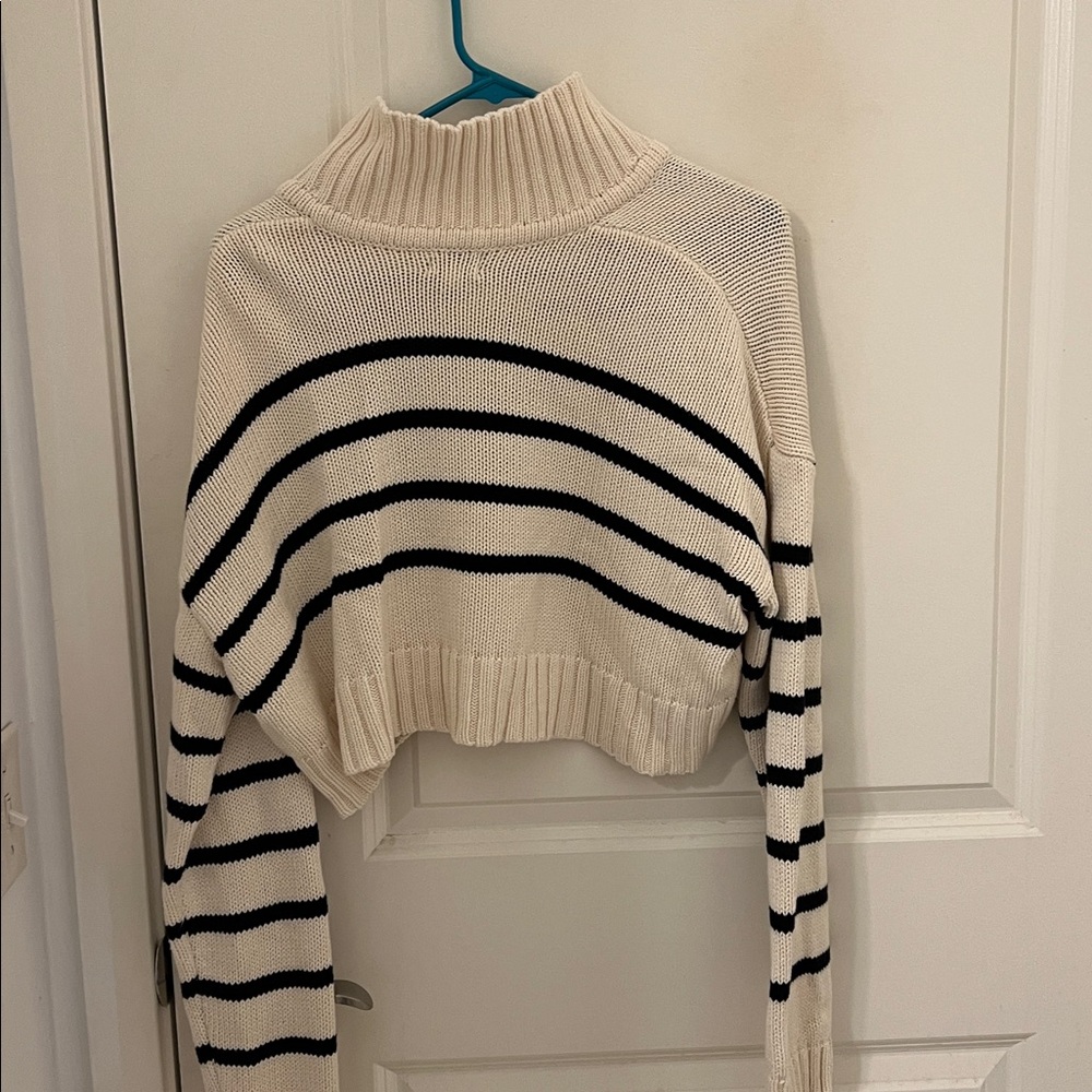Cropped sweater - Picture 2 of 2